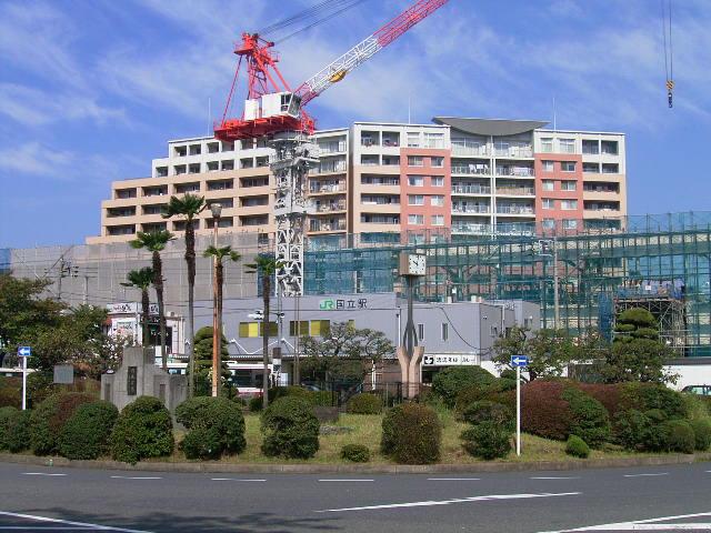 station. 1300m until the JR Chuo Line "National" station