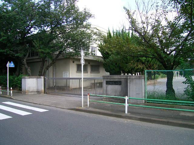 Primary school. National 756m City to a second elementary school