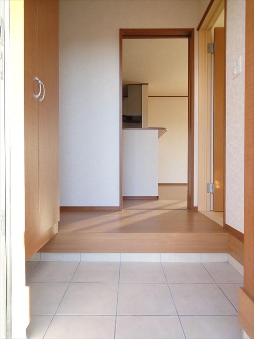 Entrance. 1 Building