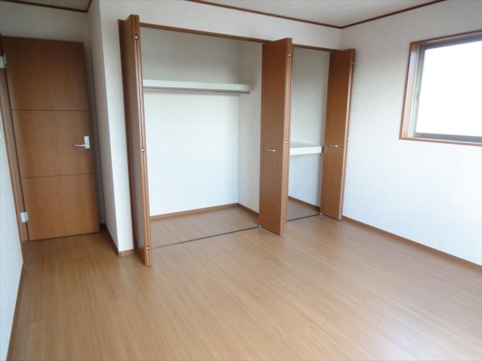 Non-living room. 1 Building