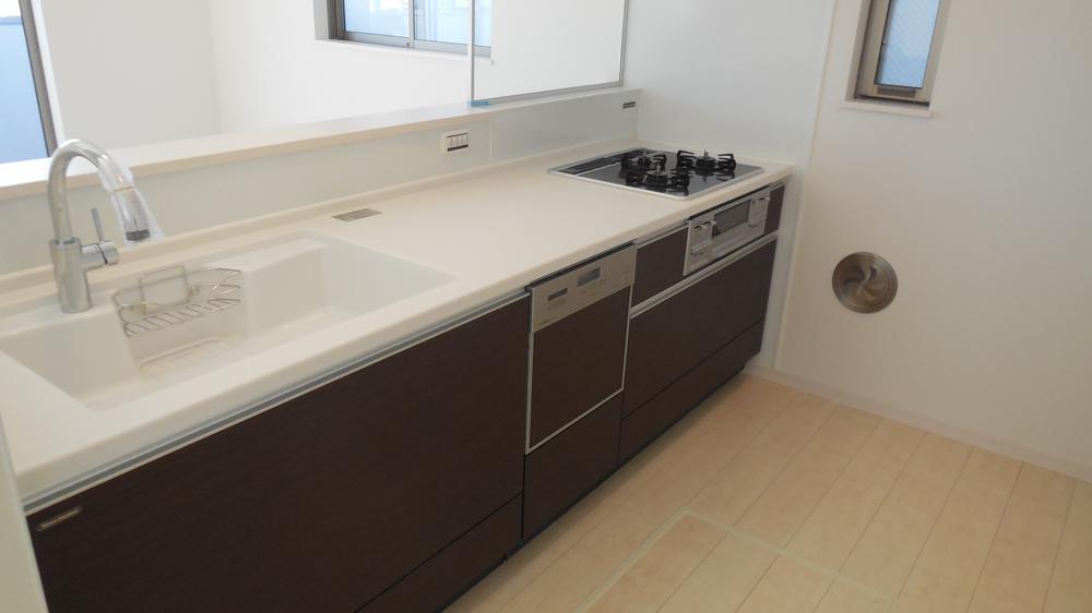 Kitchen. Indoor (11 May 2013) Shooting