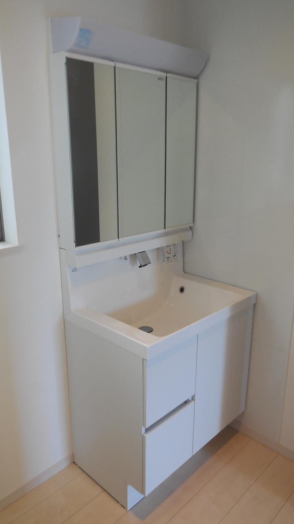 Wash basin, toilet. Indoor (11 May 2013) Shooting