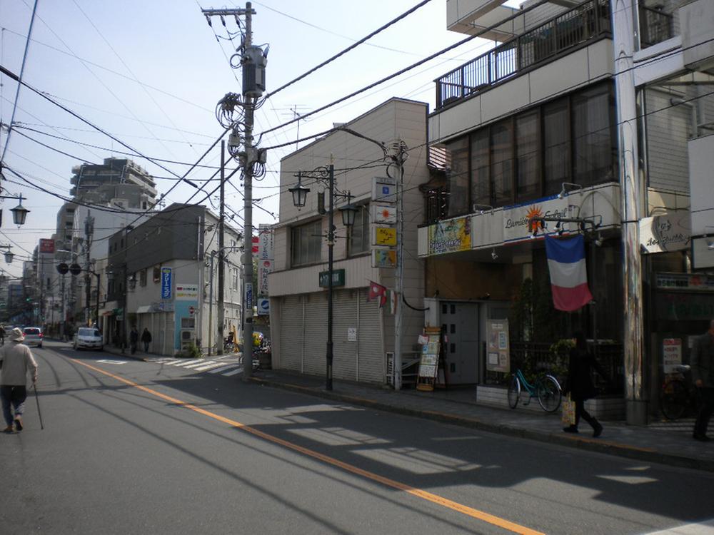 Local photos, including front road. Local (April 2013) Shooting