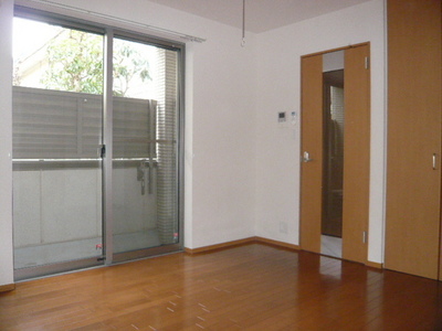 Living and room. Start a new life with a clean room! !