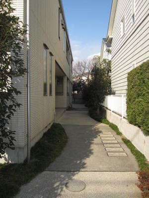 Entrance. Building inlet portion.