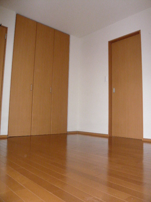 Living and room. To produce a comfortable space of the ceiling height of two meters beyond.