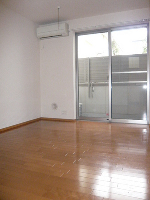 Living and room. Spacious 7.3 Pledge of room! To produce a comfortable space