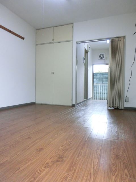 Living and room.  ☆ Western-style 6 Pledge ・ This room with storage ☆