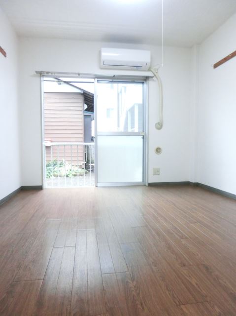 Living and room.  ☆ Western-style 6 Pledge ・ This room with storage ☆