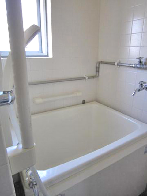 Bath. Good bath breathable have windows