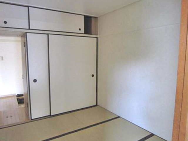 Receipt. South Japanese-style room with a closet with upper closet