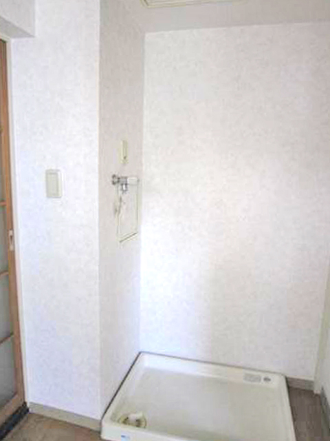 Other room space. A waterproof bread utility