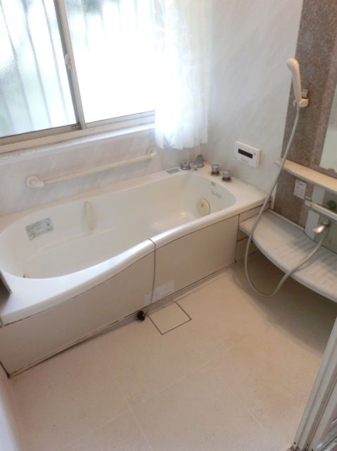 Bath. It is a bath with a spread of reheating