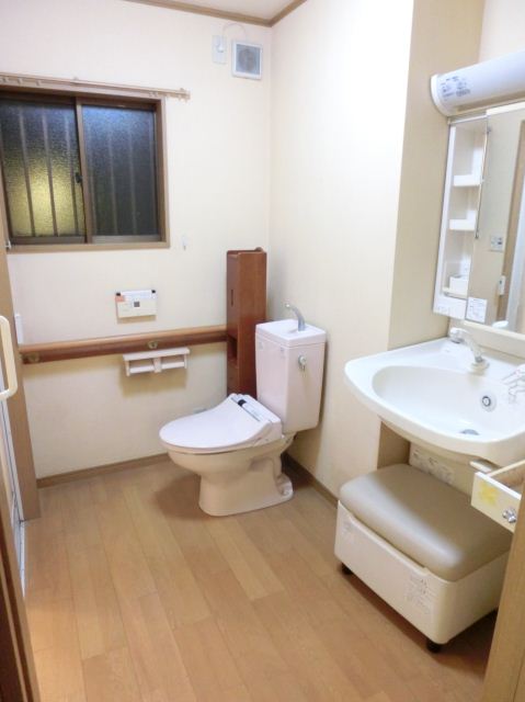 Washroom. In the washroom of the spread, There is a wash basin and toilet