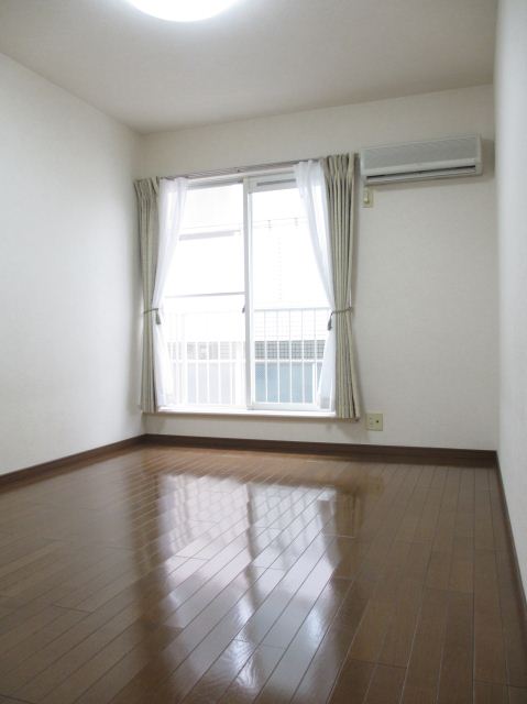 Living and room. 6 is a pledge of the room