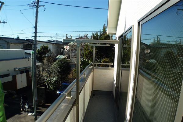Balcony. View from the site (December 2013), often the day is also safe with your laundry in the shooting wide balcony! 