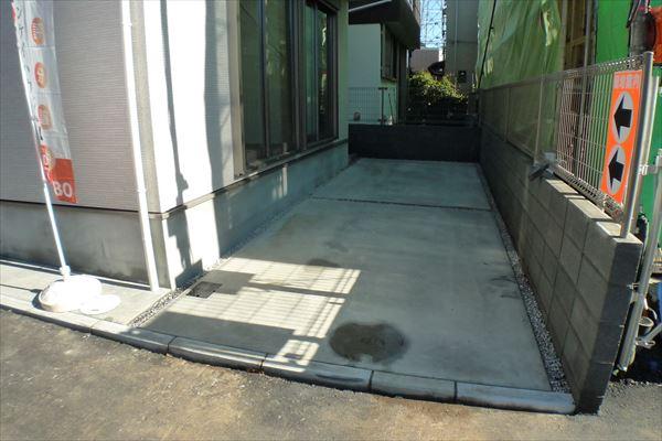 Parking lot. Local (12 May 2013), so there is also a shooting depth of about 7m, Car + bike also is made parking! 