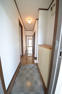 Entrance. Entrance around also spacious