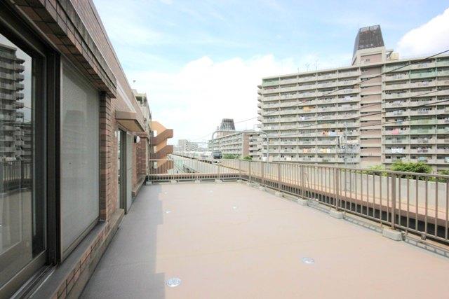 Balcony. Roof balcony, There are also fun to use with a 47.99 sq m.