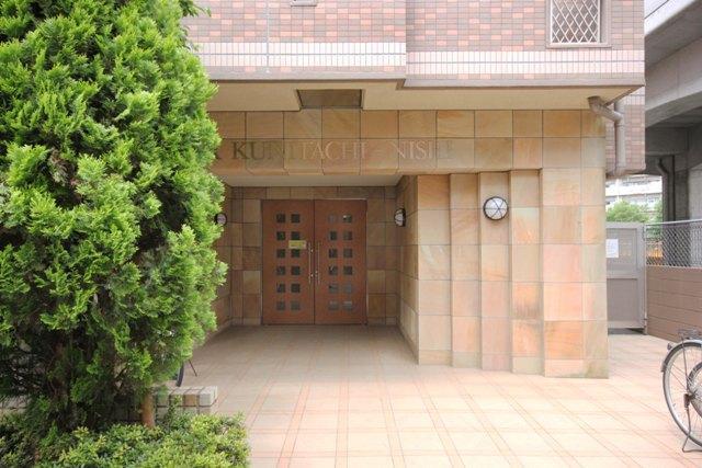Entrance. Common areas
