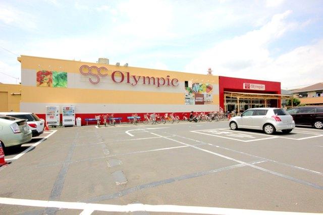 Supermarket. 600m to Olympic National shop