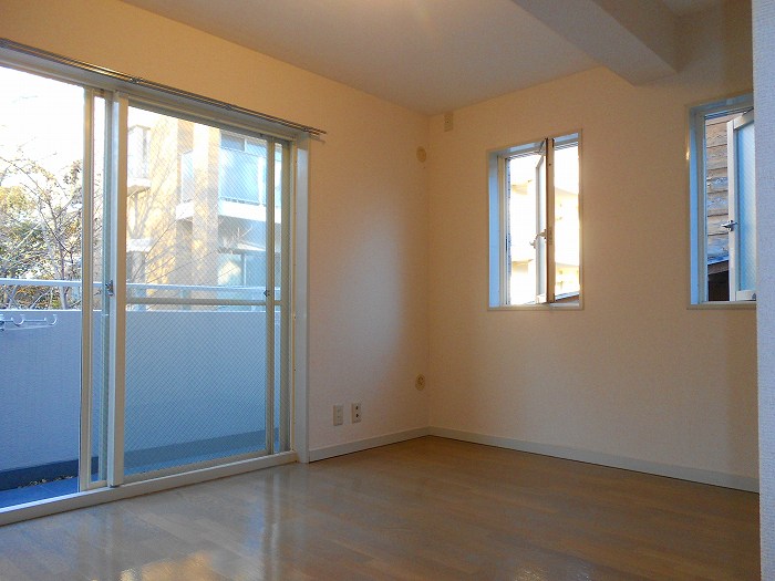 Living and room. ● good living breathable ●