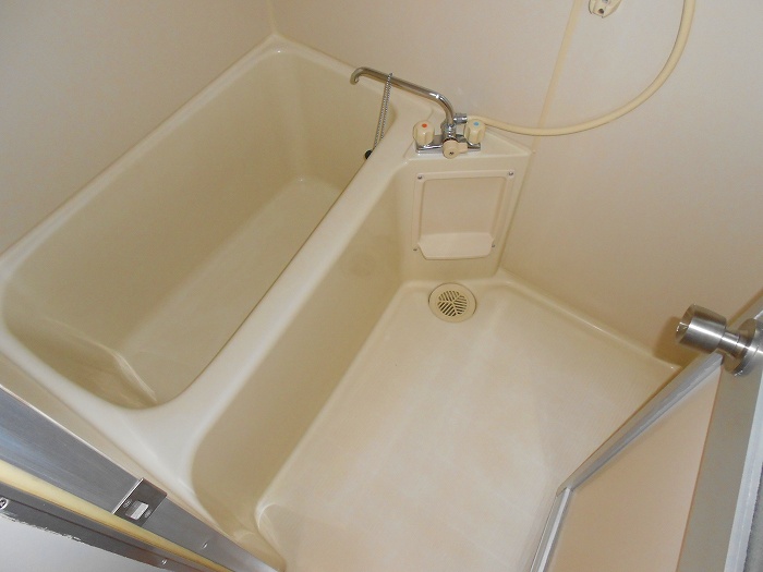 Bath. ● hot water supply bus ●