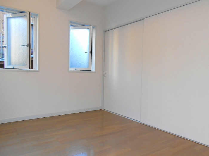 Other room space. ● bedroom ●