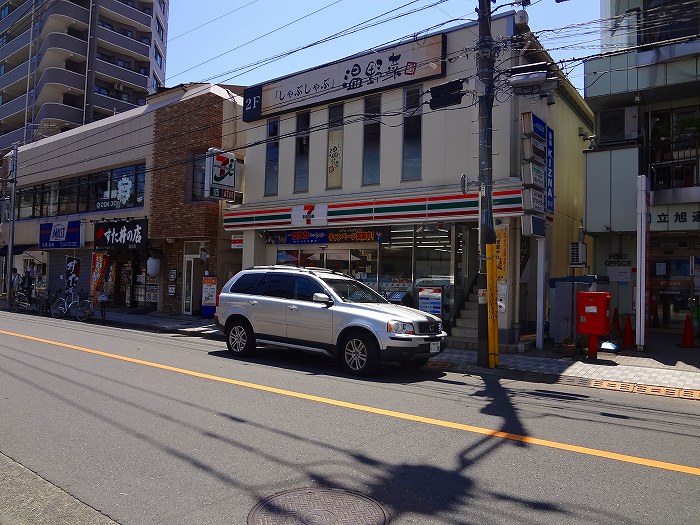 Convenience store. 110m to a convenience store (convenience store)