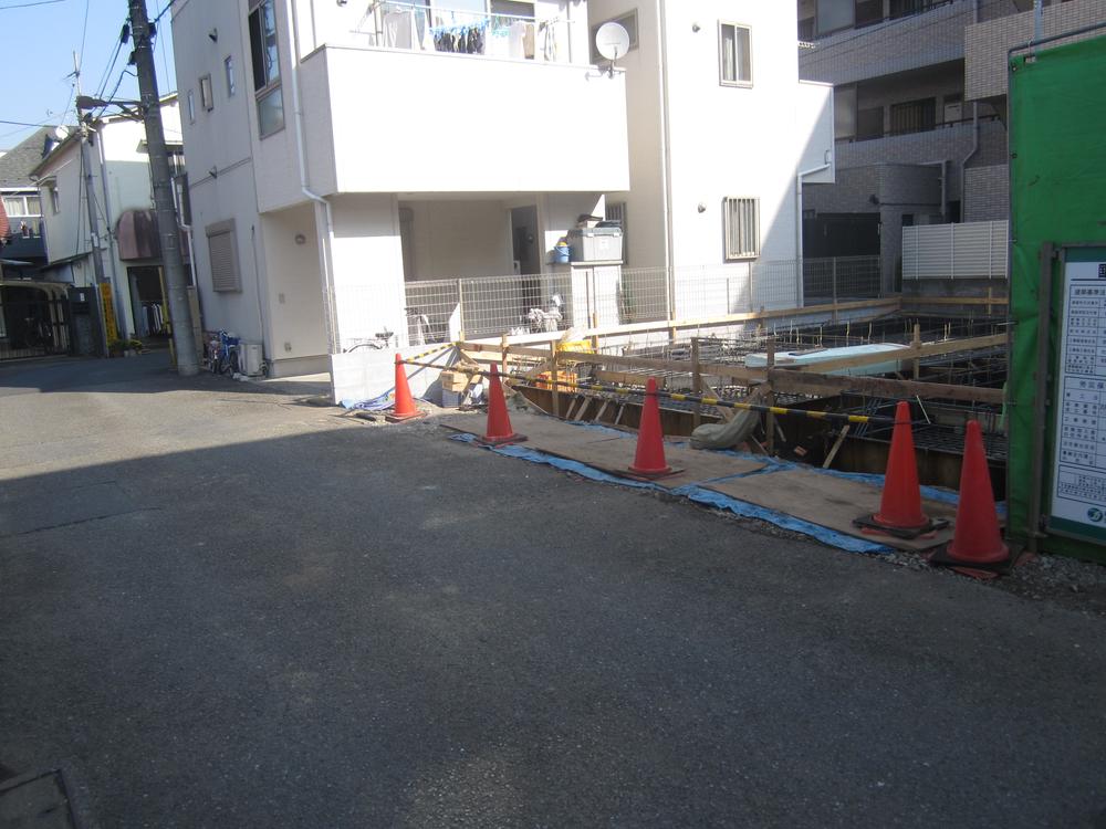 Local photos, including front road. ● front road ・ Local: 2013 November shooting