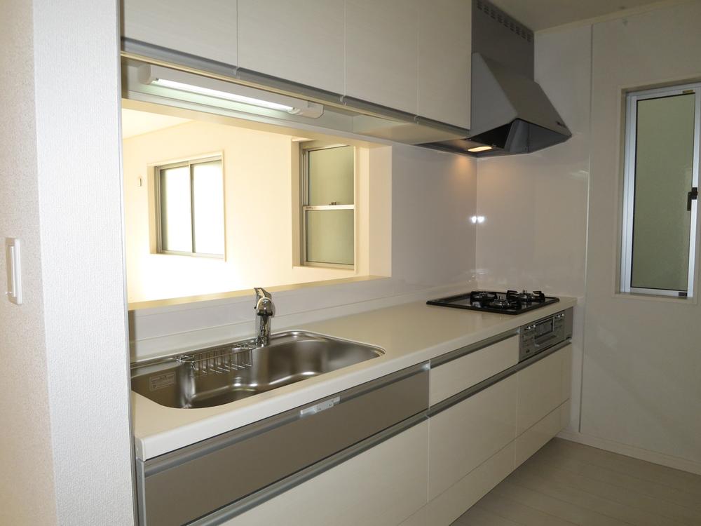 Kitchen. Local (11 May 2013) Shooting