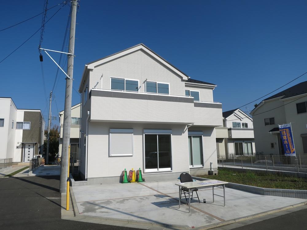 Local appearance photo. Local (11 May 2013) Shooting