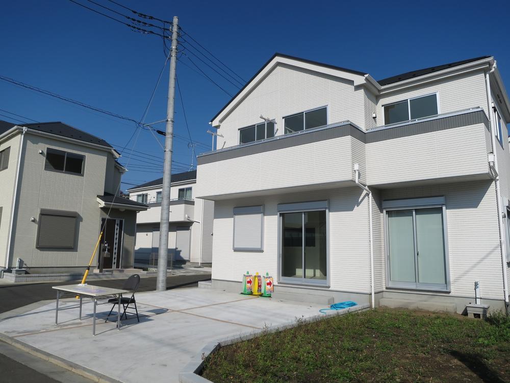 Local appearance photo. Local (11 May 2013) Shooting