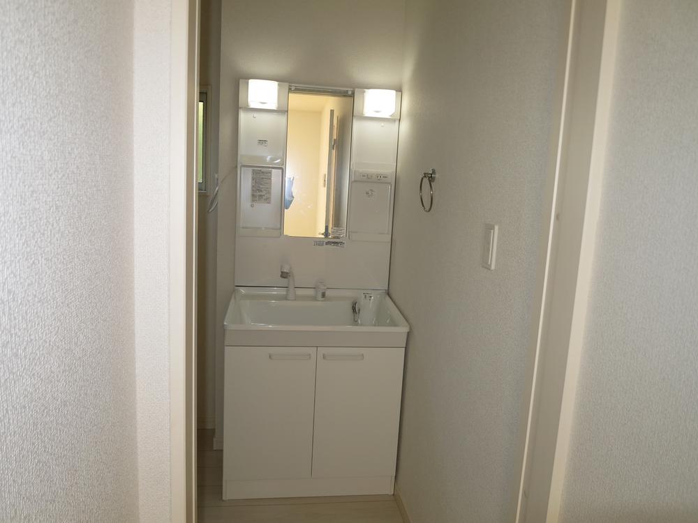 Wash basin, toilet. Local (11 May 2013) Shooting