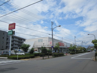 Supermarket. Seiyu 400m until the (super)
