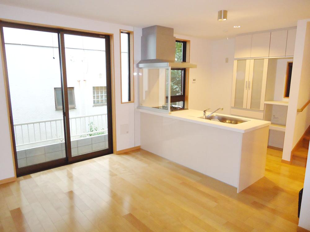 Living. Since the face-to-face kitchen you can enjoy conversation with family