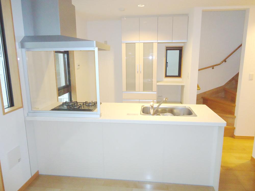 Kitchen. With cupboard and counter in the kitchen