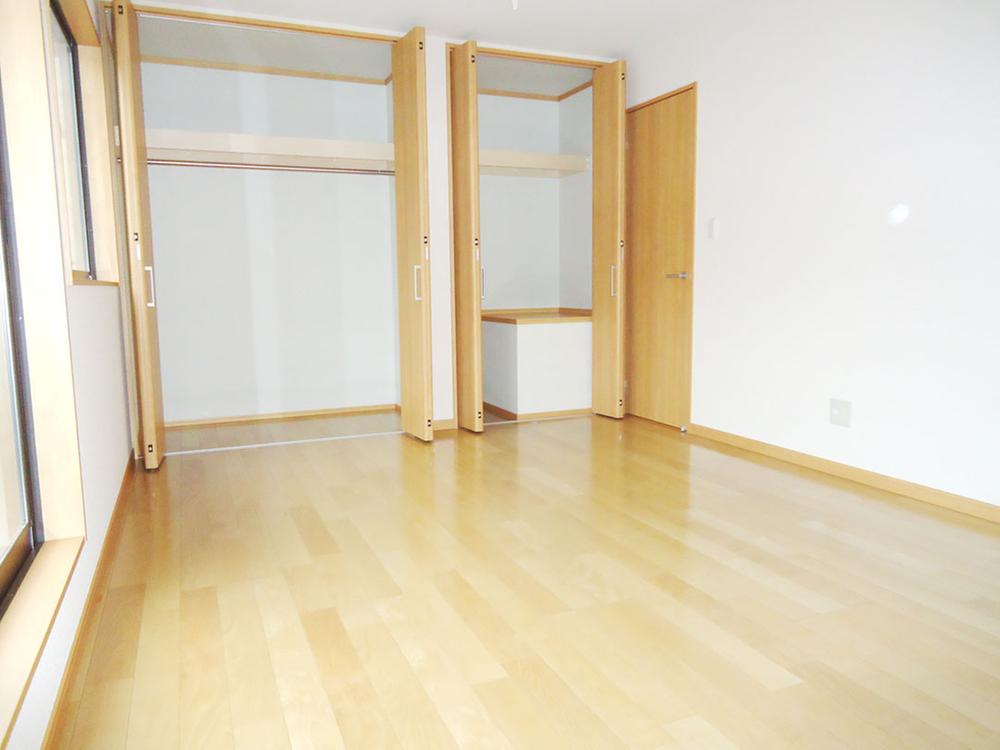 Receipt. All rooms have storage space Yes !! luggage can also be refreshing storage