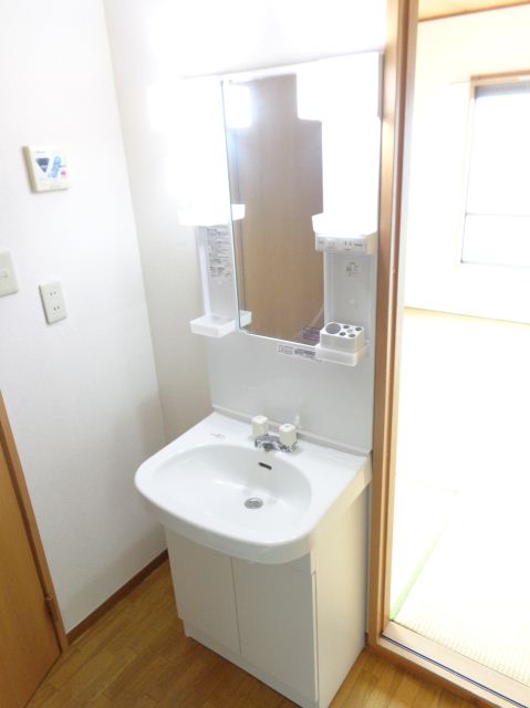 Other Equipment. There is a separate wash basin can also check grooming ☆