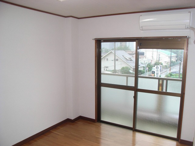 Living and room. Western-style flooring ☆ A bright room with two-sided lighting ☆