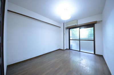 Living and room. Free to arrange space