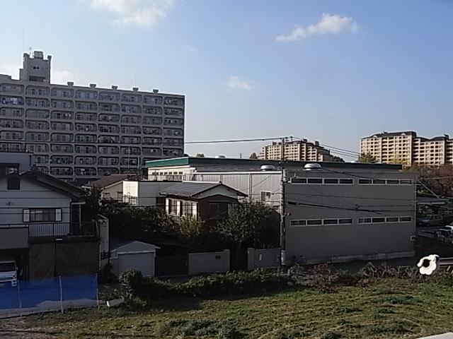 View photos from the dwelling unit. View from the site (October 2013) Shooting