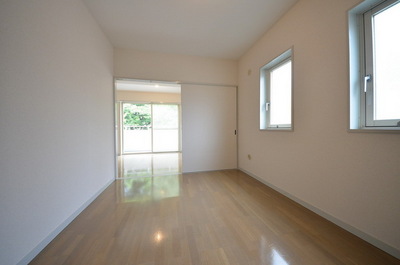 Living and room. Western-style two rooms will be connected