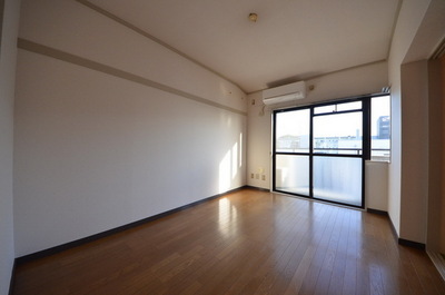 Other room space.  ☆ Space in the sun ☆