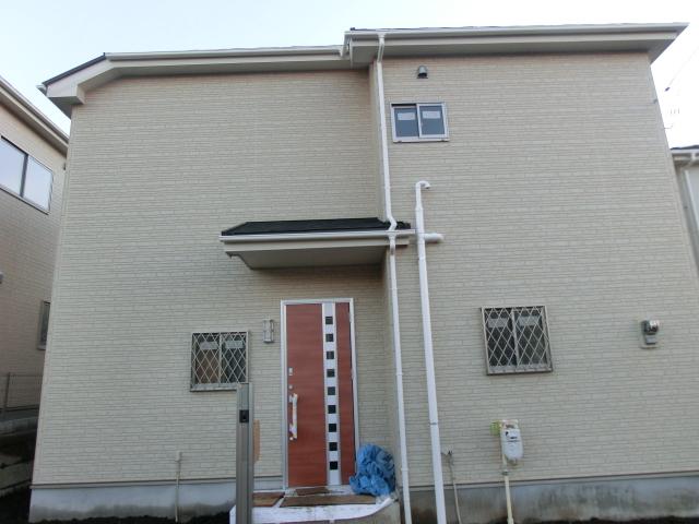 Local appearance photo. Building 2