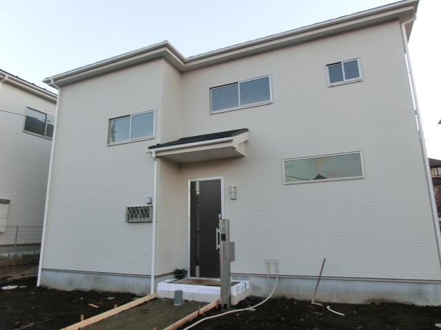 Local appearance photo. 4 Building