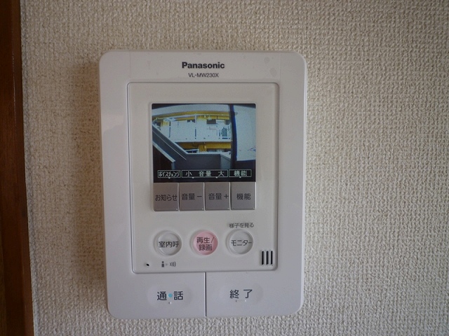 Entrance. TV with intercom