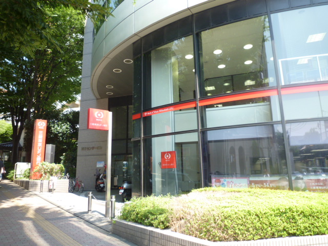 Bank. Bank of Tokyo-Mitsubishi UFJ, Ltd. About 200m until the (bank) 200m