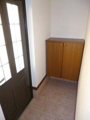 Entrance. ☆ Spacious entrance ☆