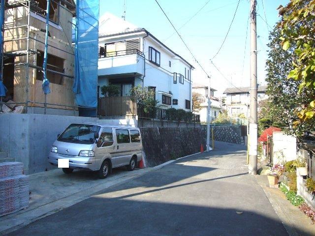 Local photos, including front road. Adjacent road